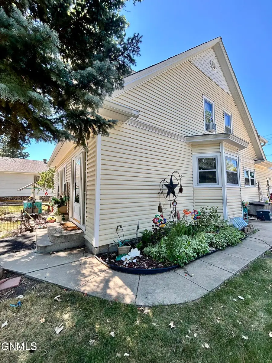 404 Putnam Street, Turtle Lake, ND 58575 - #2