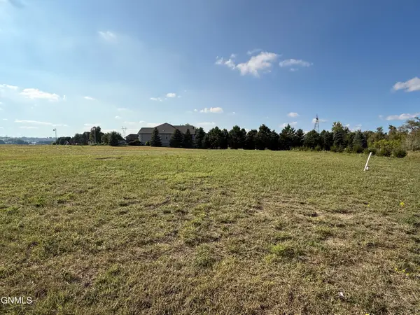6500 Misty Waters Drive, Bismarck, ND 58503