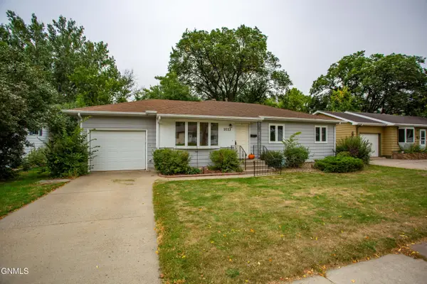 2033 Saint Benedict Drive, Bismarck, ND 58501