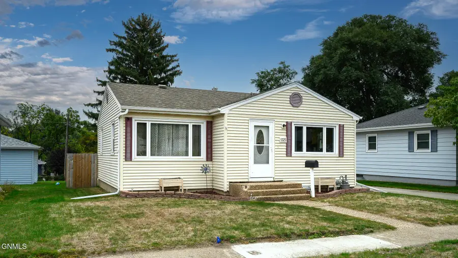 1325 N 15th Street, Bismarck, ND 58501 - #3
