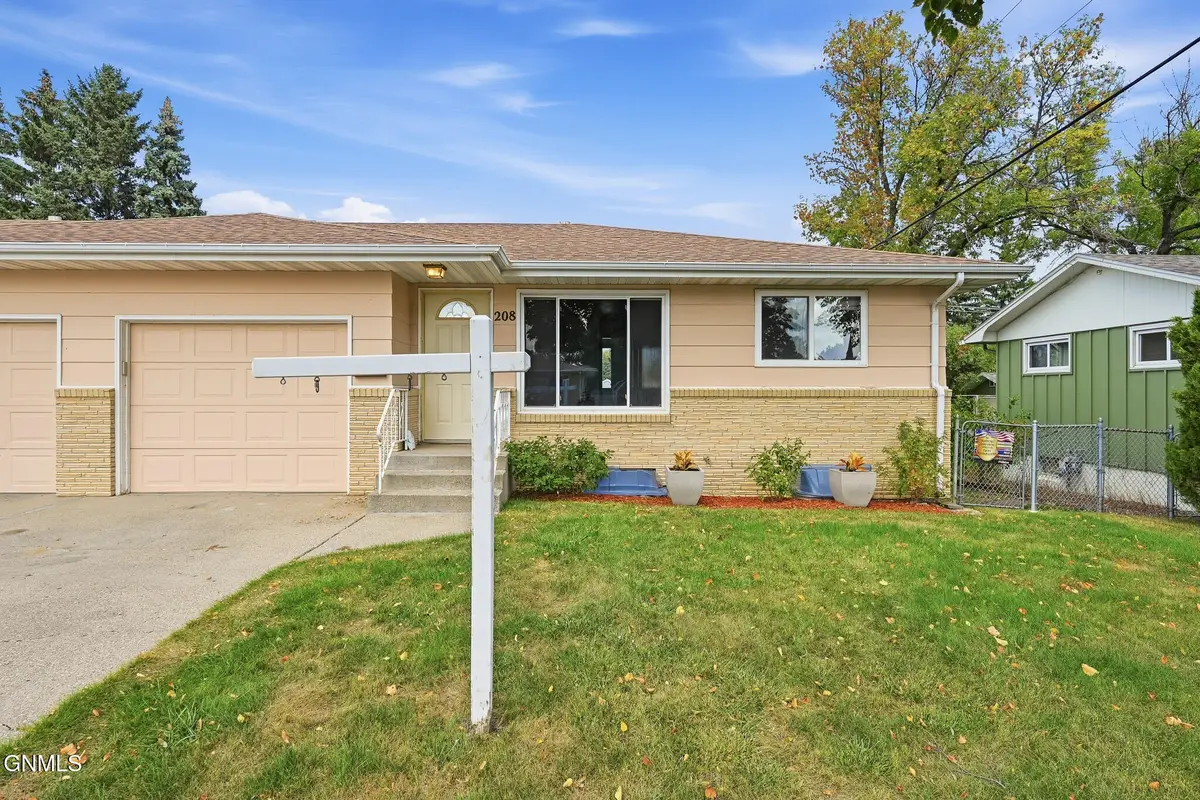 208 E Turnpike Avenue, Bismarck, ND 58501 - #1