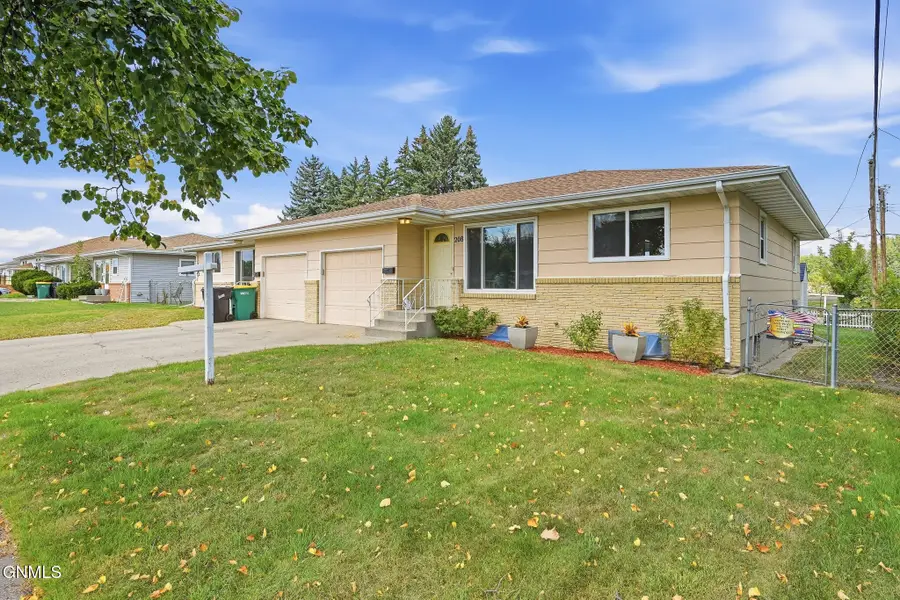 208 E Turnpike Avenue, Bismarck, ND 58501 - #2