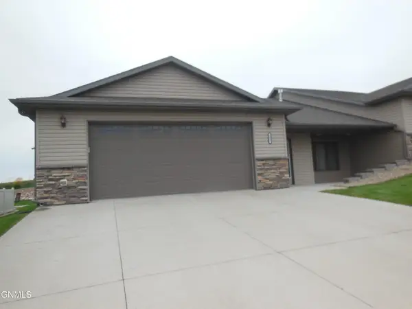 1037 N 33rd Street, Bismarck, ND 58501
