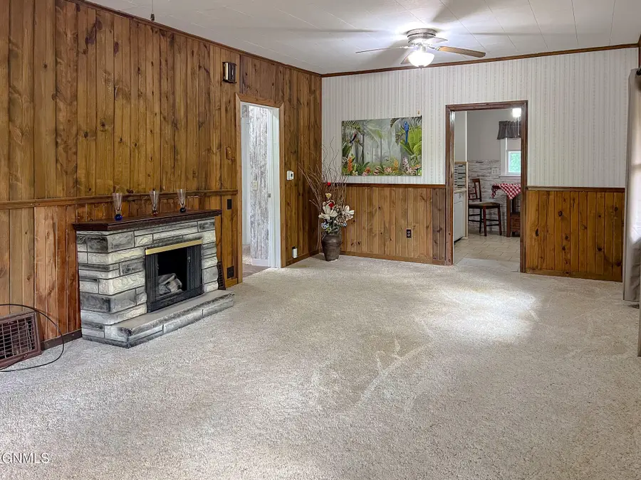 708 5th Avenue Nw, Mandan, ND 58554 - #3