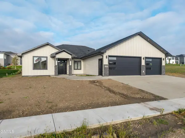 3926 Herd Place, Bismarck, ND 58503