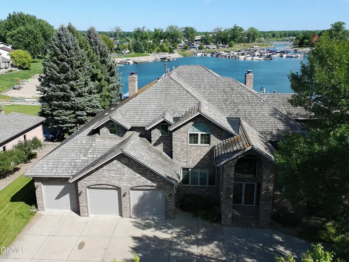 3104 46th Avenue Se, Mandan, ND 58554 - #1