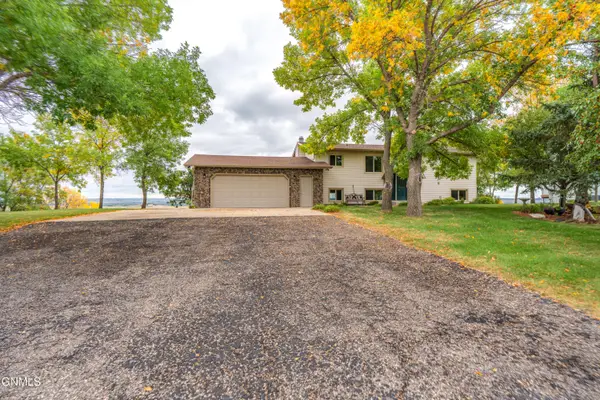 4104 Old Red Trail Nw, Mandan, ND 58554