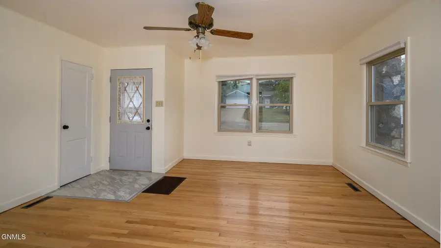 1219 E 4th Avenue, Washburn, ND 58577 - #2