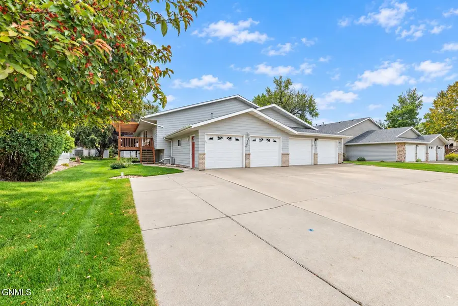 2906 46th Avenue Se, Mandan, ND 58554 - #2
