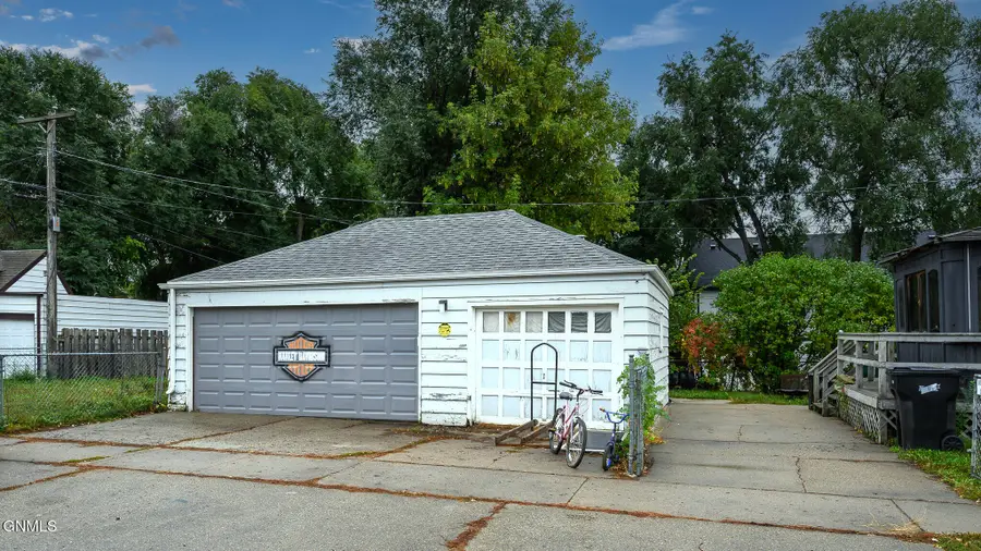 623 N 10th Street, Bismarck, ND 58501 - #3