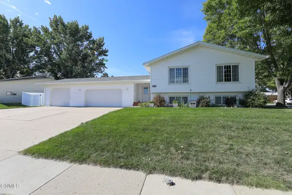 1998 20th Street, Bismarck, ND 58501