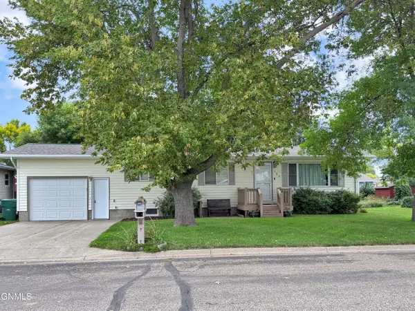 160 2nd Avenue N, Carrington, ND 58421