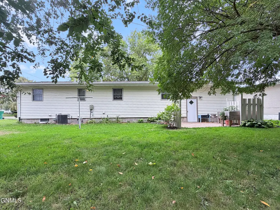 160 2nd Avenue N, Carrington, ND 58421 - #2