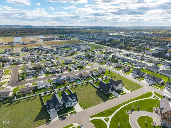 211 Lennox Drive, Bismarck, ND 58504
