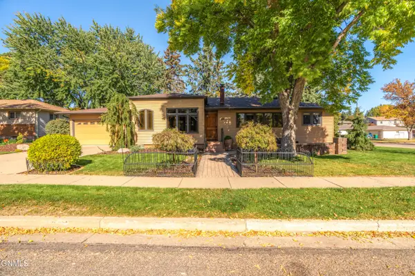 904 Owens Avenue W, Bismarck, ND 58501