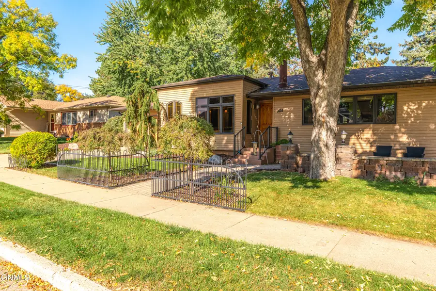 904 Owens Avenue W, Bismarck, ND 58501 - #3