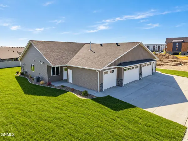 215 Kamrose Drive, Bismarck, ND 58504