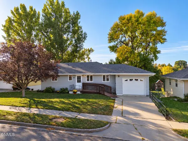 1011 B Avenue W, Bismarck, ND 58501
