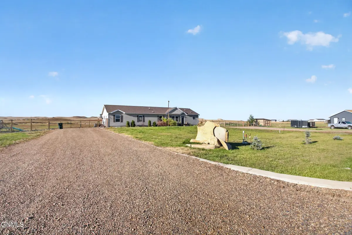 3223 125y Avenue Nw, Watford City, ND 58854 - #1