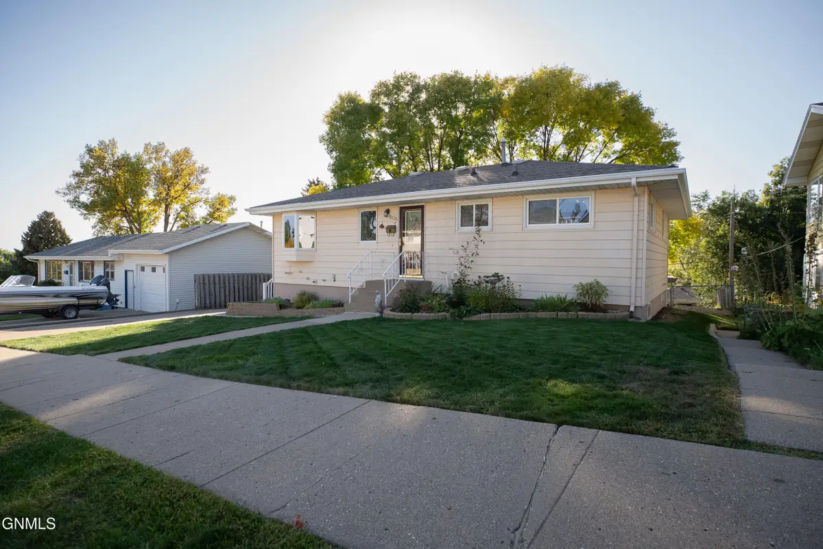 806 28th Street, Bismarck, ND 58501 - #1