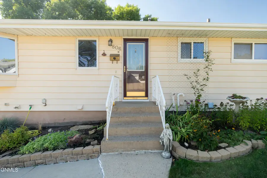 806 28th Street, Bismarck, ND 58501 - #2