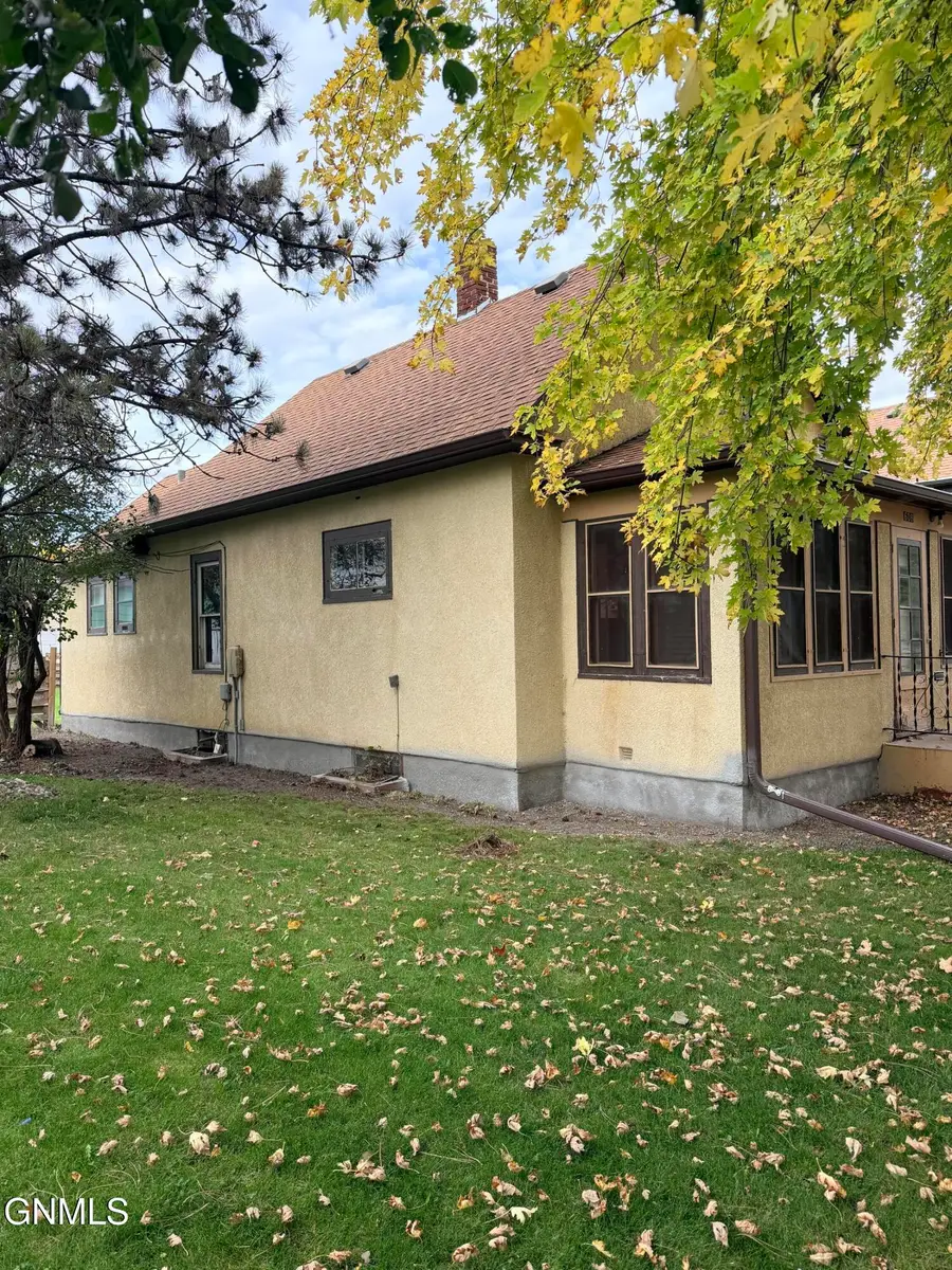 608 2nd Street Sw, Jamestown, ND 58401 - #3