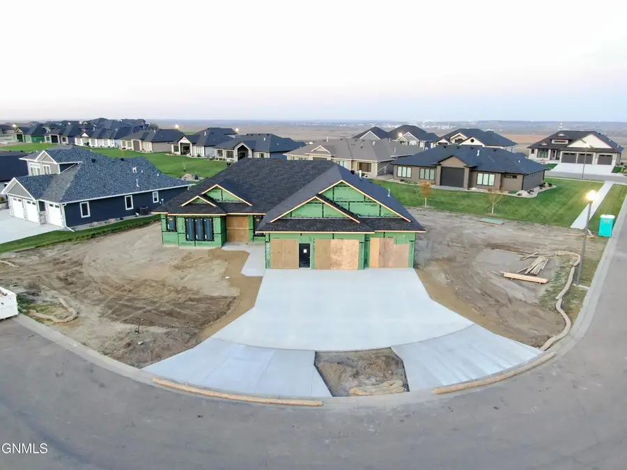 6210 Heritage Rdg Road, Bismarck, ND 58503 - #2