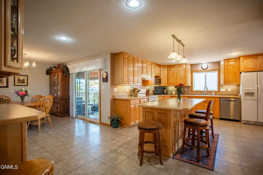 413 3rd Avenue Nw, Beulah, ND 58523 - #3