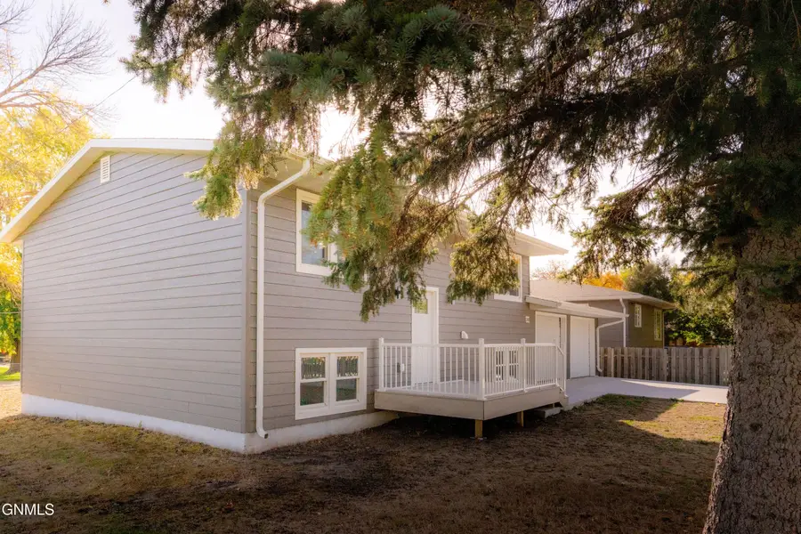 1308 6th Avenue Nw, Jamestown, ND 58401 - #2