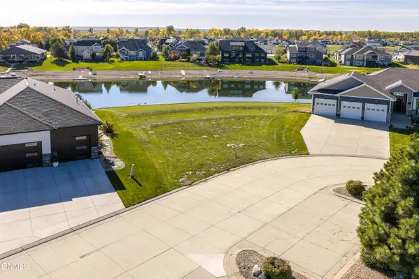 3855 Poseidon Loop, Bismarck, ND 58504