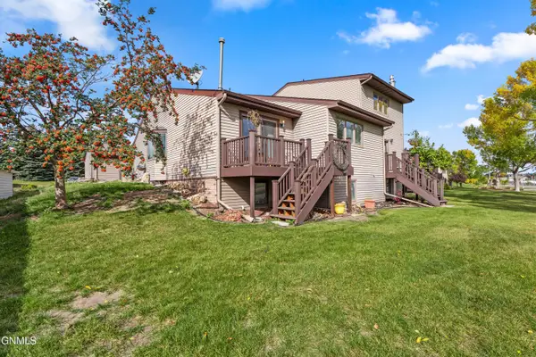 2116 E Dakota Parkway #6, Williston, ND 58801
