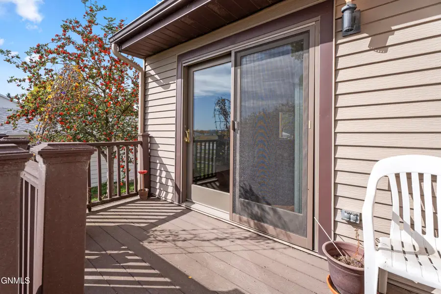 2116 E Dakota Parkway #6, Williston, ND 58801 - #2