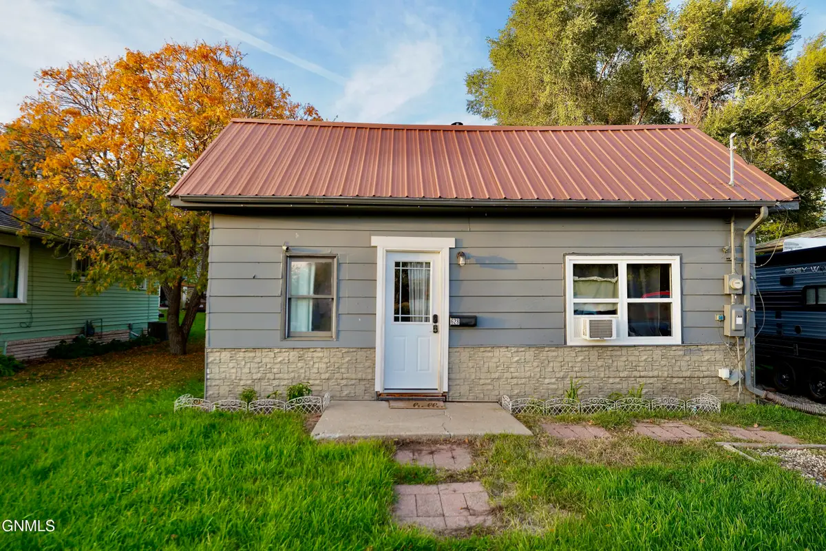 628 5th Street Nw, Valley City, ND 58072 - #1