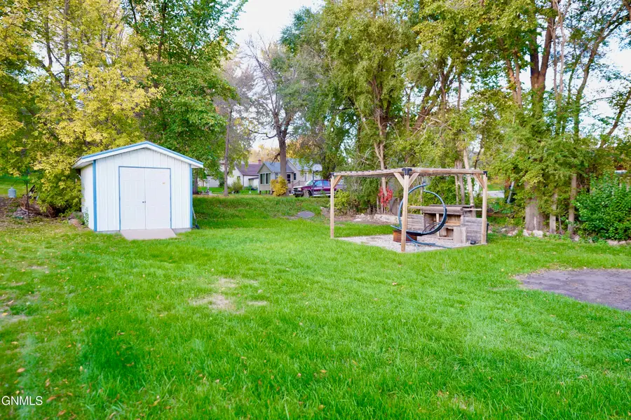 628 5th Street Nw, Valley City, ND 58072 - #3