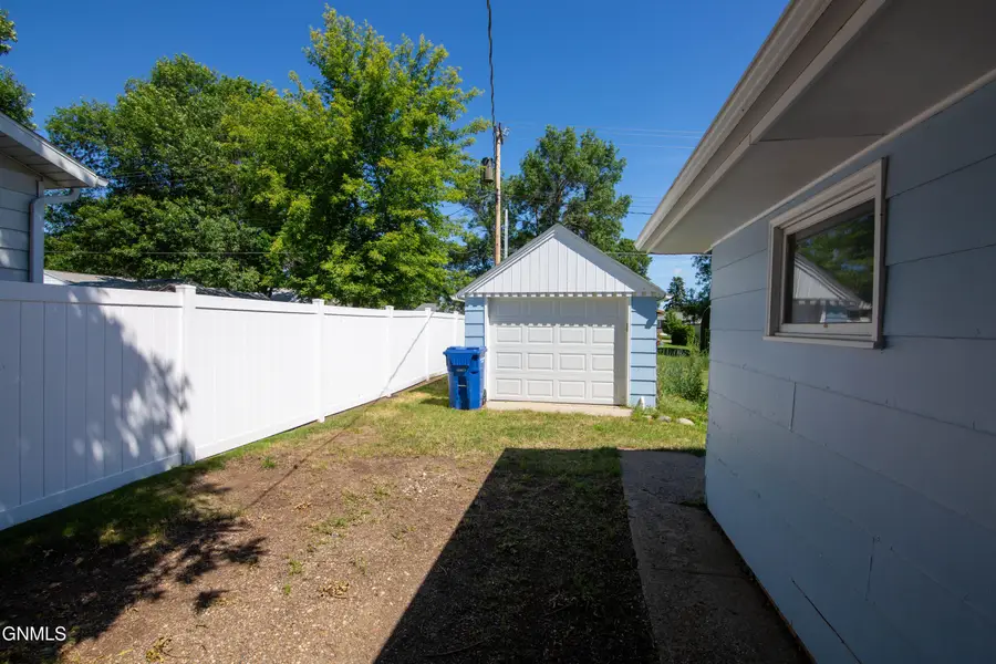 208 3rd Street Nw, Beulah, ND 58523 - #3