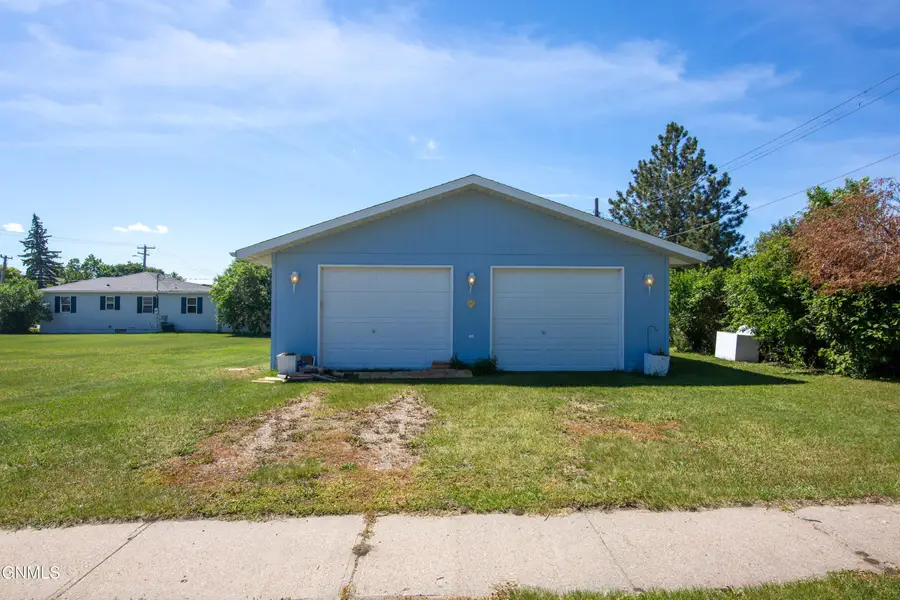 317 1st Avenue Nw, Beulah, ND 58523 - #3