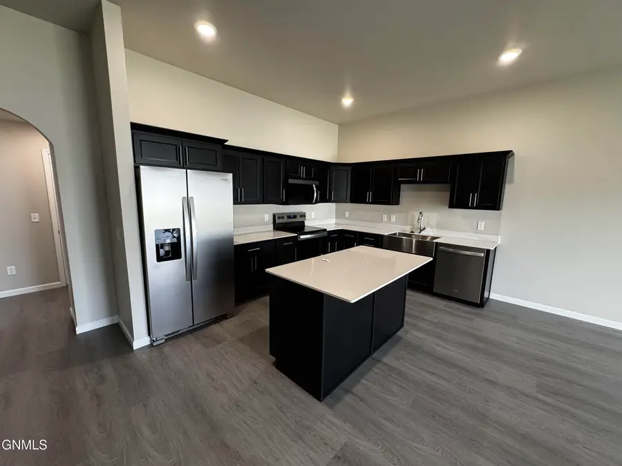 3923 Libra Bend Se, Mandan, ND 58554 - #3