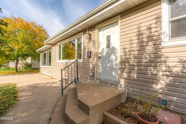 1016 W Sweet Avenue W, Bismarck, ND 58504