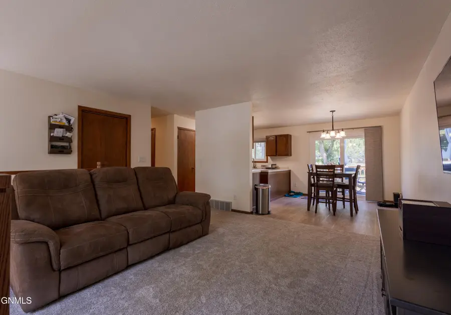 624 Turnpike Avenue, Bismarck, ND 58501 - #2