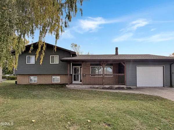 660 6th Street S, Carrington, ND 58421