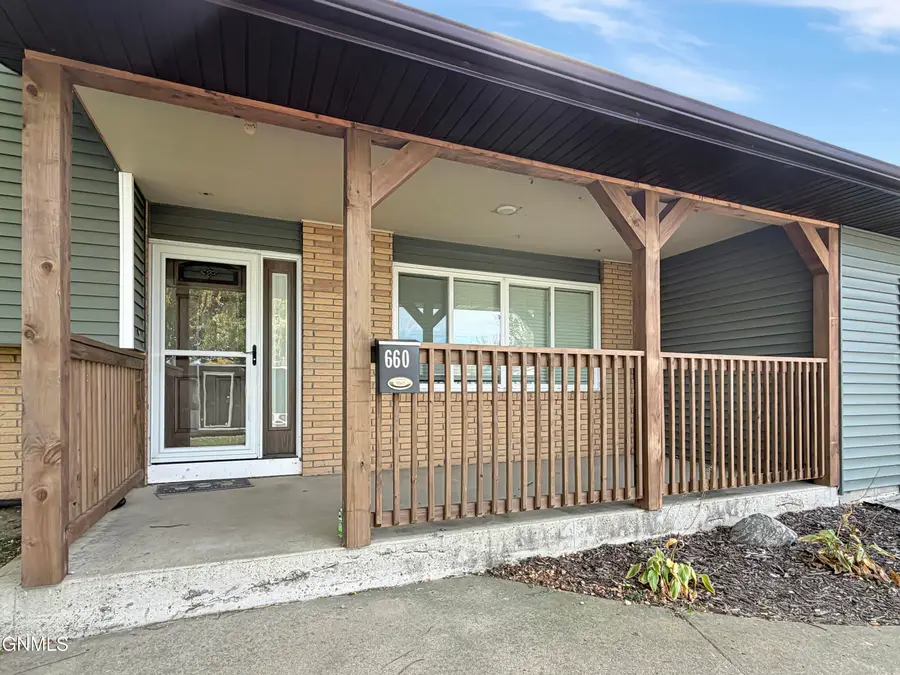 660 6th Street S, Carrington, ND 58421 - #2