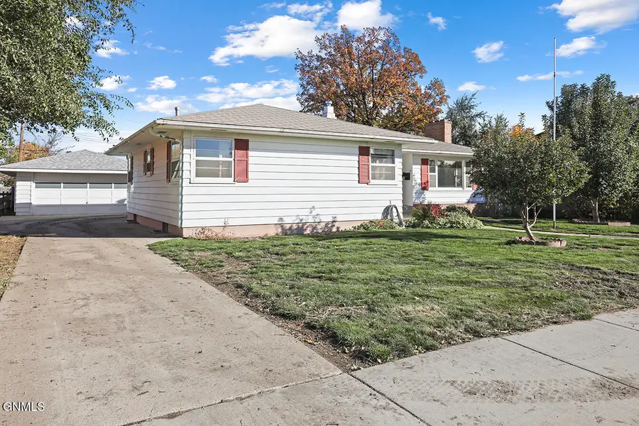 920 3rd Avenue W, Williston, ND 58801 - #3