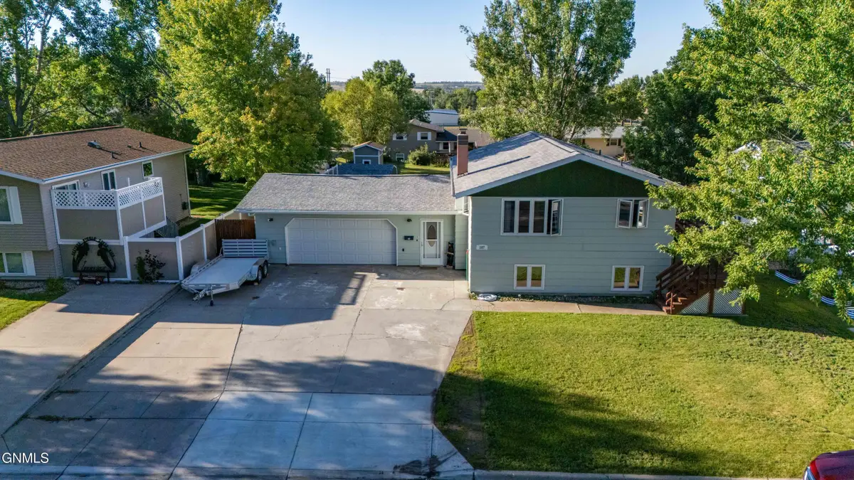107 10th Street Ne, Beulah, ND 58523 - #1