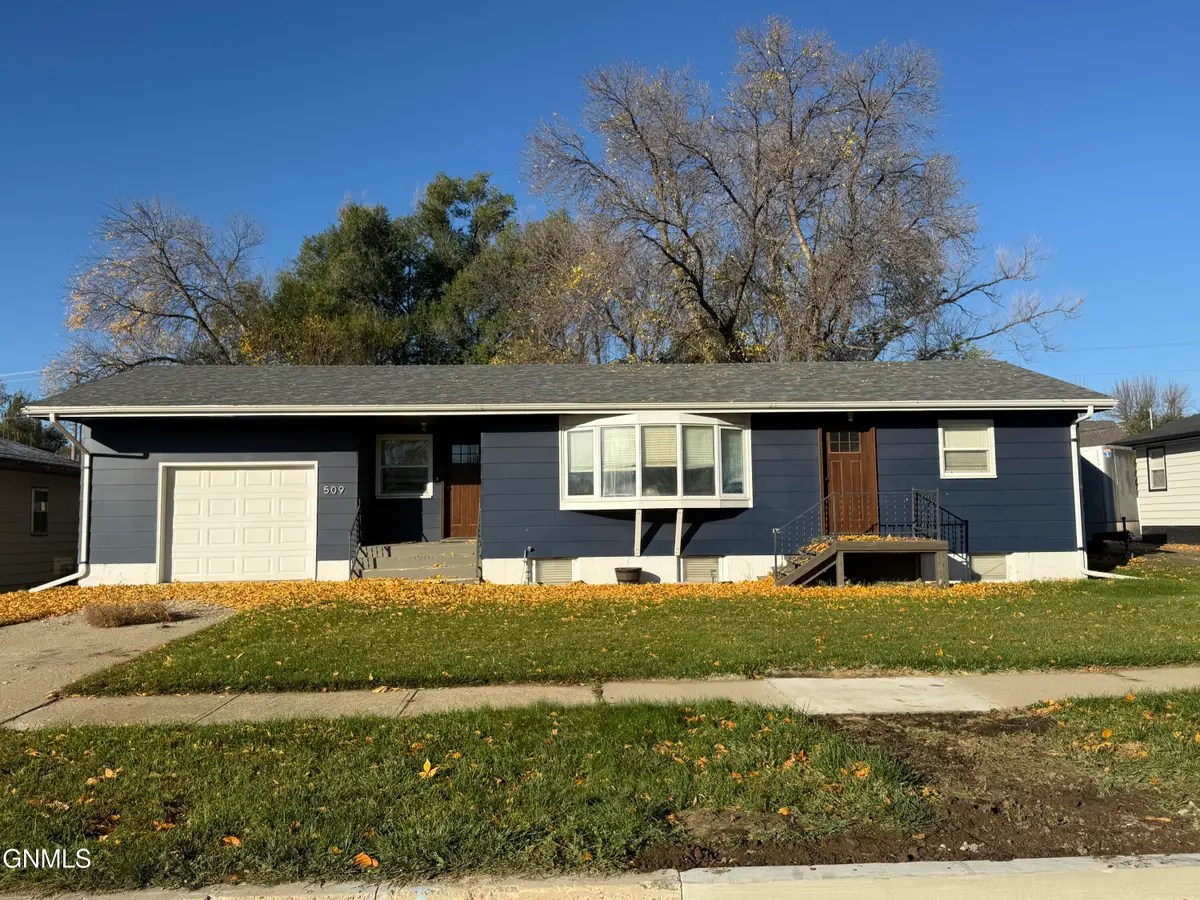 509 3rd Street Ne, Watford City, ND 58854 - #1