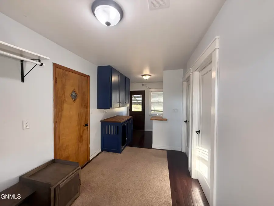 509 3rd Street Ne, Watford City, ND 58854 - #2
