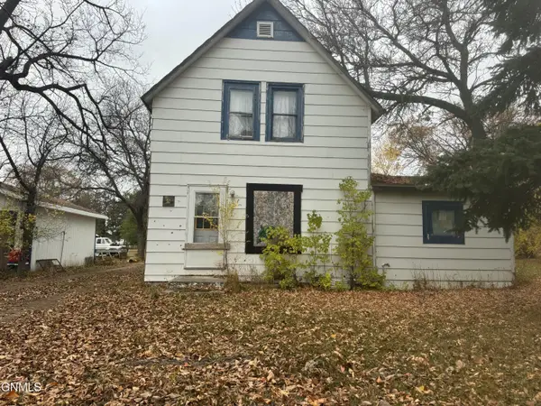 120 Center Avenue N, Center, ND 58530