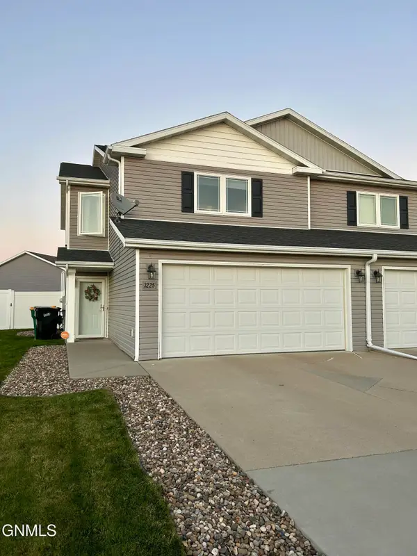3225 Dortmund Drive, Bismarck, ND 58504