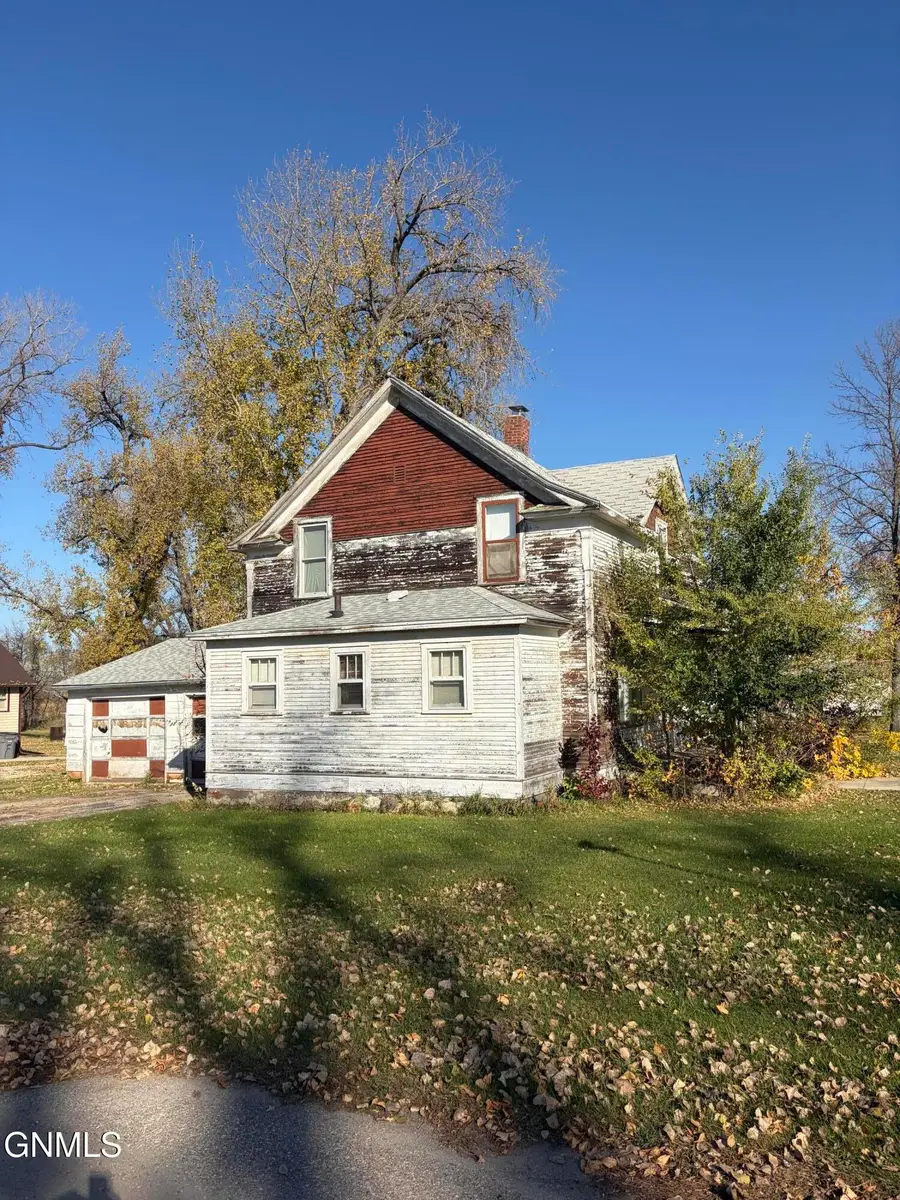 200 1st Avenue Ne, Streeter, ND 58483 - #2