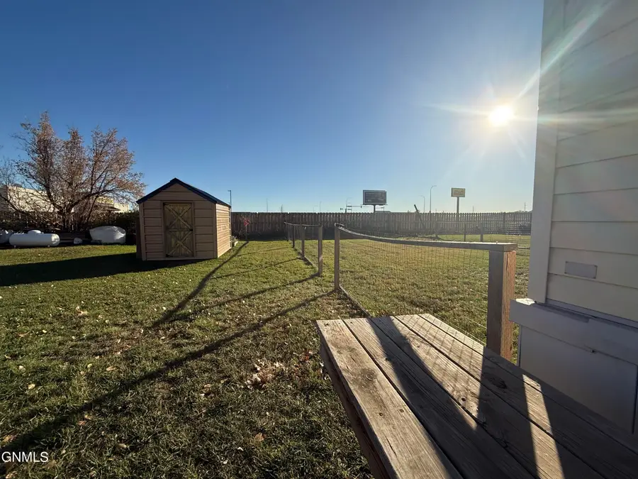 109 4th Avenue Se, Watford City, ND 58854 - #2