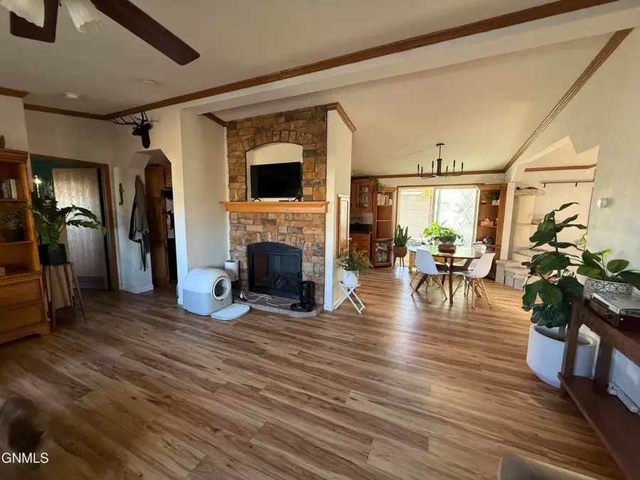 109 4th Avenue Se, Watford City, ND 58854 - #3